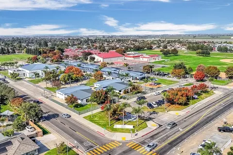 View/Area - 1703 Edward Pl, Dinuba, CA 93618 photo 3 of 4