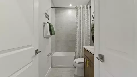 Bath - 219 Meredith Blvd, Winter Haven, FL 33881 photo 5 of 6