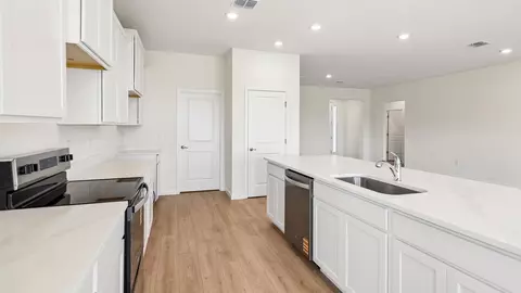 Kitchen - 5204 NW 41st Loop, Ocala, FL 34482 photo 4 of 6