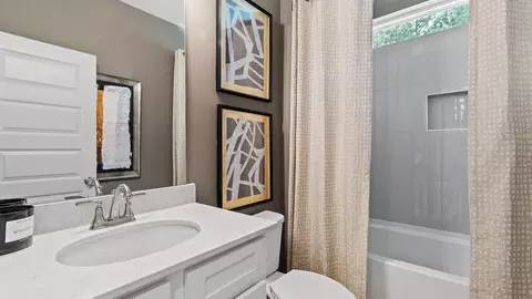 Bath - 108 Compass Rd, Hampton, GA 30228 photo 1 of 12