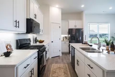 Kitchen - 1005 Aberdeen Ave, Carl Junction, MO 64834 photo 6 of 17