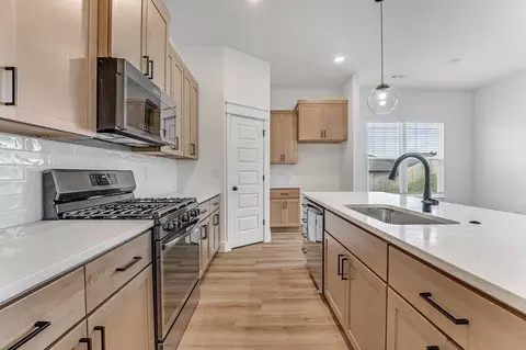 Kitchen - 1005 Aberdeen Ave, Carl Junction, MO 64834 photo 7 of 17