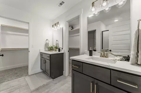 Bath - 1005 Aberdeen Ave, Carl Junction, MO 64834 photo 1 of 11