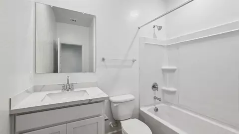 Bath - 2599 W Sentiero Ave, Apache Junction, AZ 85120 photo 2 of 8