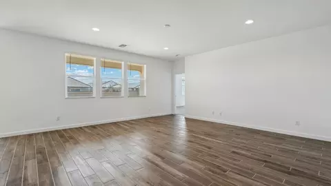 Living - 2599 W Sentiero Ave, Apache Junction, AZ 85120 photo 1 of 4