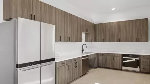 Kitchen - 2599 W Sentiero Ave, Apache Junction, AZ 85120 photo 8 of 8