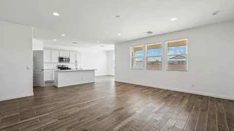 Living - 2599 W Sentiero Ave, Apache Junction, AZ 85120 photo 2 of 4