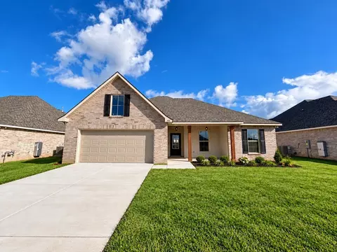 102 Maroon St, Youngsville, LA 70592