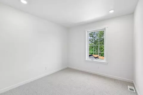 Bedroom - 24319 13th Ave SE, Bothell, WA 98021 photo 4 of 9