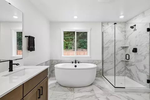 Bath - 24319 13th Ave SE, Bothell, WA 98021 photo 5 of 6