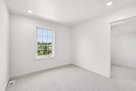 Bedroom - 24319 13th Ave SE, Bothell, WA 98021 photo 6 of 9