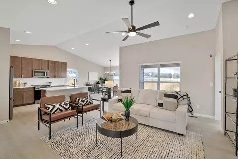 Living - 2337 Castle Hill Dr, Rolla, MO 65401 photo 4 of 4