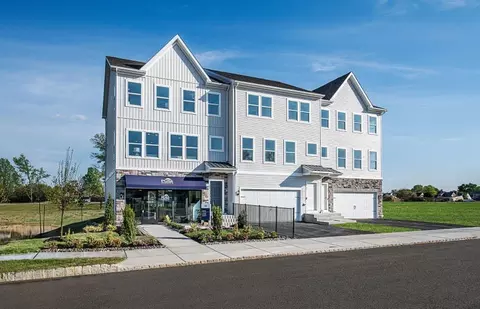 45 Chaucer Ct, Levittown, PA 19058