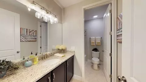 Bath - 108 Buddy Ct, Seffner, FL 33584 photo 3 of 7