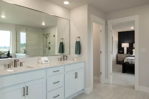 Bath - 615 Barquist Ln N, Enumclaw, WA 98022 photo 3 of 4