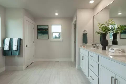 Bath - 615 Barquist Ln N, Enumclaw, WA 98022 photo 2 of 4