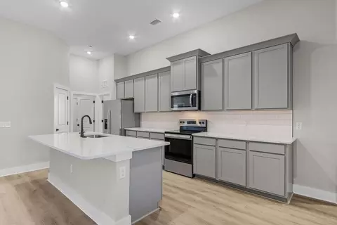 Kitchen - 13408 Lake Gallagher Dr, Dover, FL 33527 photo 1 of 1