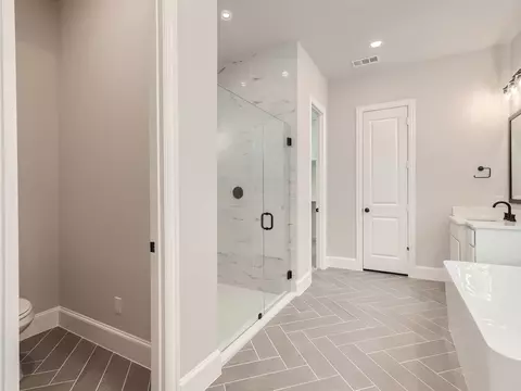 Bath - 910 Shooting Star Dr, Prosper, TX 75078 photo 3 of 14