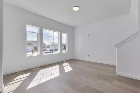 Living - 6417 Vernon Dr, Eagle Mountain, UT 84005 photo 2 of 7