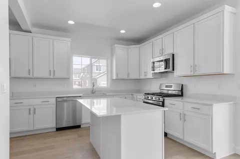 Kitchen - 6417 Vernon Dr, Eagle Mountain, UT 84005 photo 2 of 4