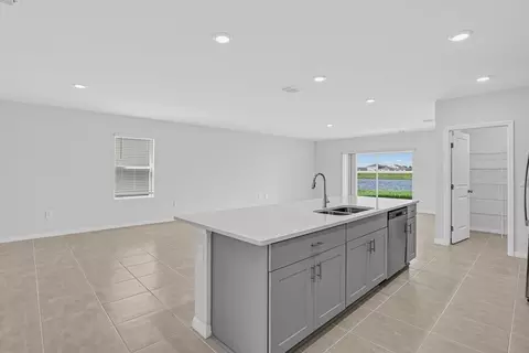 Kitchen - 13321 Commons Ave, Parrish, FL 34219 photo 2 of 11