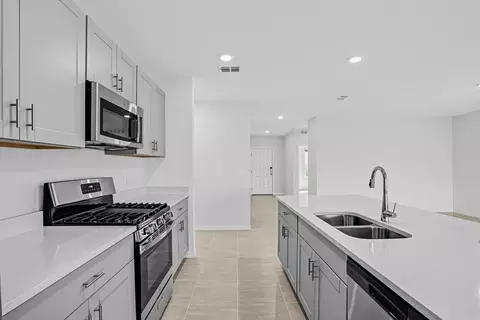 Kitchen - 13321 Commons Ave, Parrish, FL 34219 photo 3 of 11