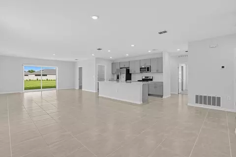 Living - 13321 Commons Ave, Parrish, FL 34219 photo 2 of 3