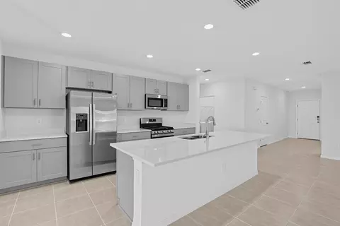 Kitchen - 13321 Commons Ave, Parrish, FL 34219 photo 1 of 11