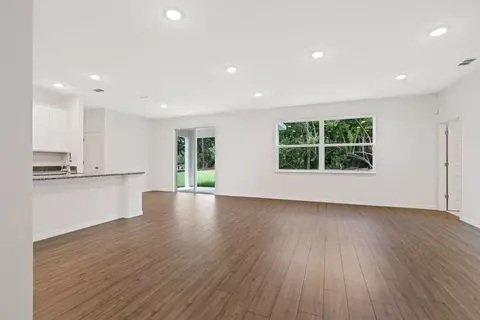 Living - 2521 Whitewood Ave, Spring Hill, FL 34609 photo 2 of 3