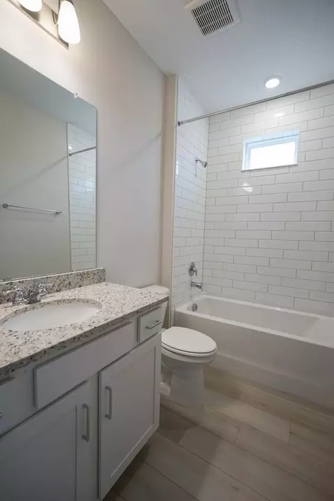 Bath - 230 Amberwood Dr, Saint Augustine, FL 32092 photo 1 of 9