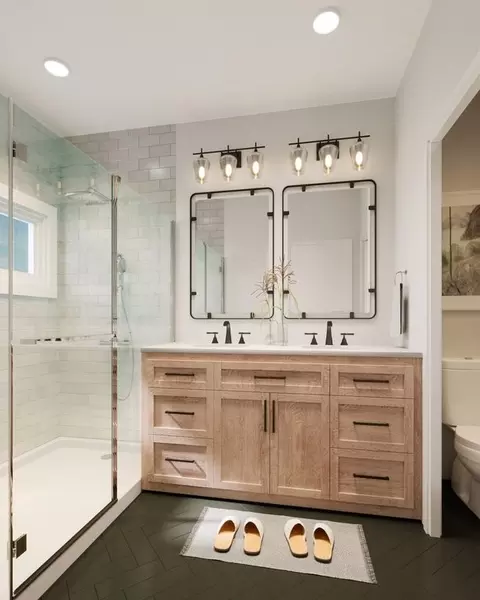 Bath - 7 Willow Way, Ottawa, IL 61350 photo 2 of 4
