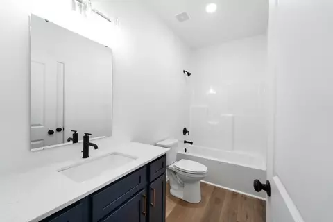 Bath - 487 Osage Dr, Willard, MO 65781 photo 4 of 9