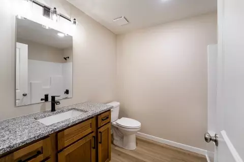 Bath - 487 Osage Dr, Willard, MO 65781 photo 8 of 9