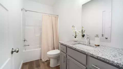 Bath - 487 Osage Dr, Willard, MO 65781 photo 6 of 9