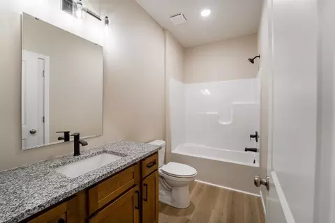 Bath - 487 Osage Dr, Willard, MO 65781 photo 5 of 9