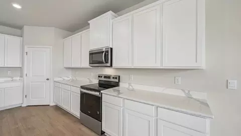 Kitchen - 17108 Legacy Preserve Dr, Parrish, FL 34219 photo 3 of 8