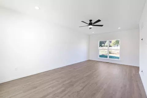 Living - 6735 Raymond Ave, Pagedale, MO 63133 photo 10 of 13
