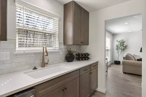 Kitchen - 6735 Raymond Ave, Pagedale, MO 63133 photo 10 of 31