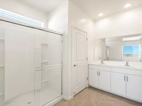 Bath - 7390 S Gray Jay Dr, Vail, AZ 85641 photo 1 of 4
