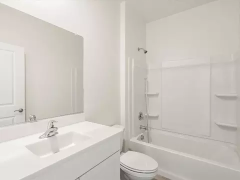 Bath - 7390 S Gray Jay Dr, Vail, AZ 85641 photo 2 of 4