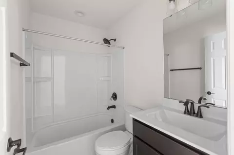 Bath - 1308 Hillside Ct, Rolla, MO 65401 photo 11 of 12