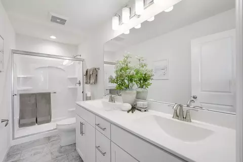 Bath - 1308 Hillside Ct, Rolla, MO 65401 photo 2 of 14