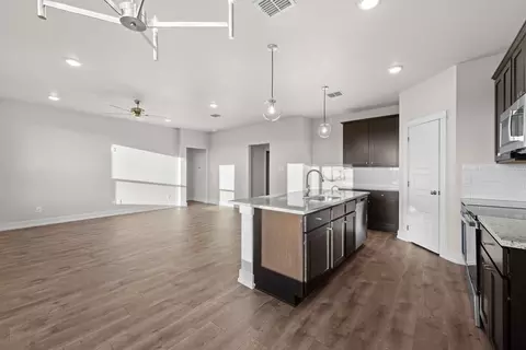 576 Gus Loop, Georgetown, TX 78626 photo 4