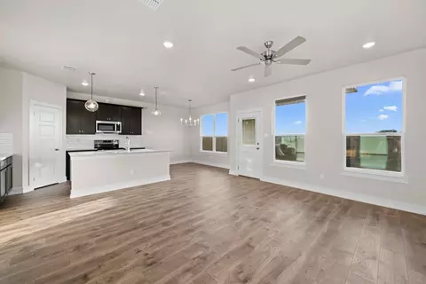 576 Gus Loop, Georgetown, TX 78626 photo 6