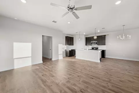 576 Gus Loop, Georgetown, TX 78626 photo 2