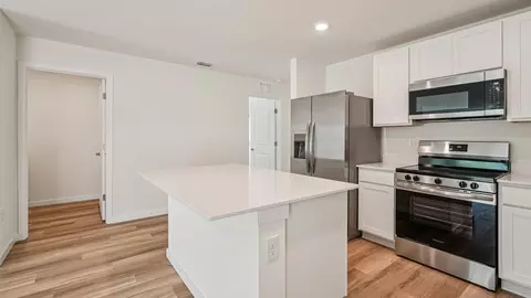 Kitchen - 7665 SW 46th Ct, Ocala, FL 34474 photo 2 of 7