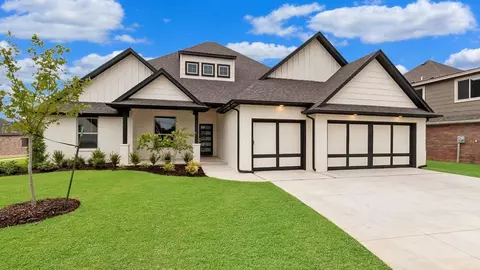 Exterior - 932 Hydrangea Way, Edmond, OK 73034 photo 7 of 40