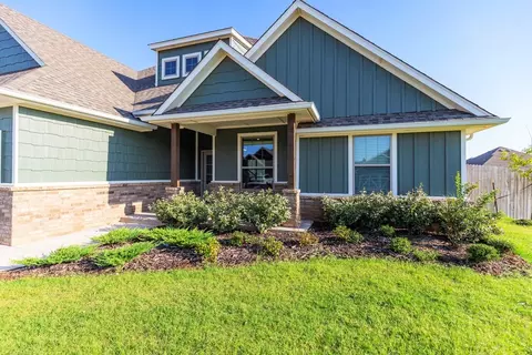 Exterior - 932 Hydrangea Way, Edmond, OK 73034 photo 23 of 40