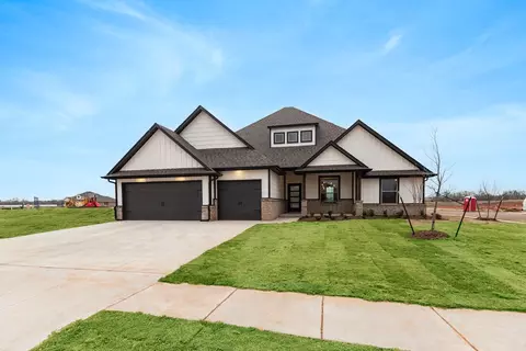 Exterior - 932 Hydrangea Way, Edmond, OK 73034 photo 4 of 40
