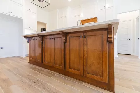 Kitchen - 932 Hydrangea Way, Edmond, OK 73034 photo 21 of 31